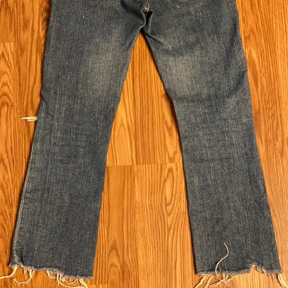 BDG High Rise Cropped Distressed Jean 24 - Picture 4 of 7
